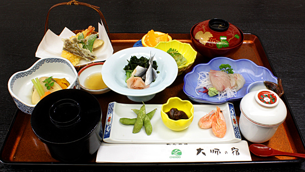 岡田長栄堂：2,000円のお食事例